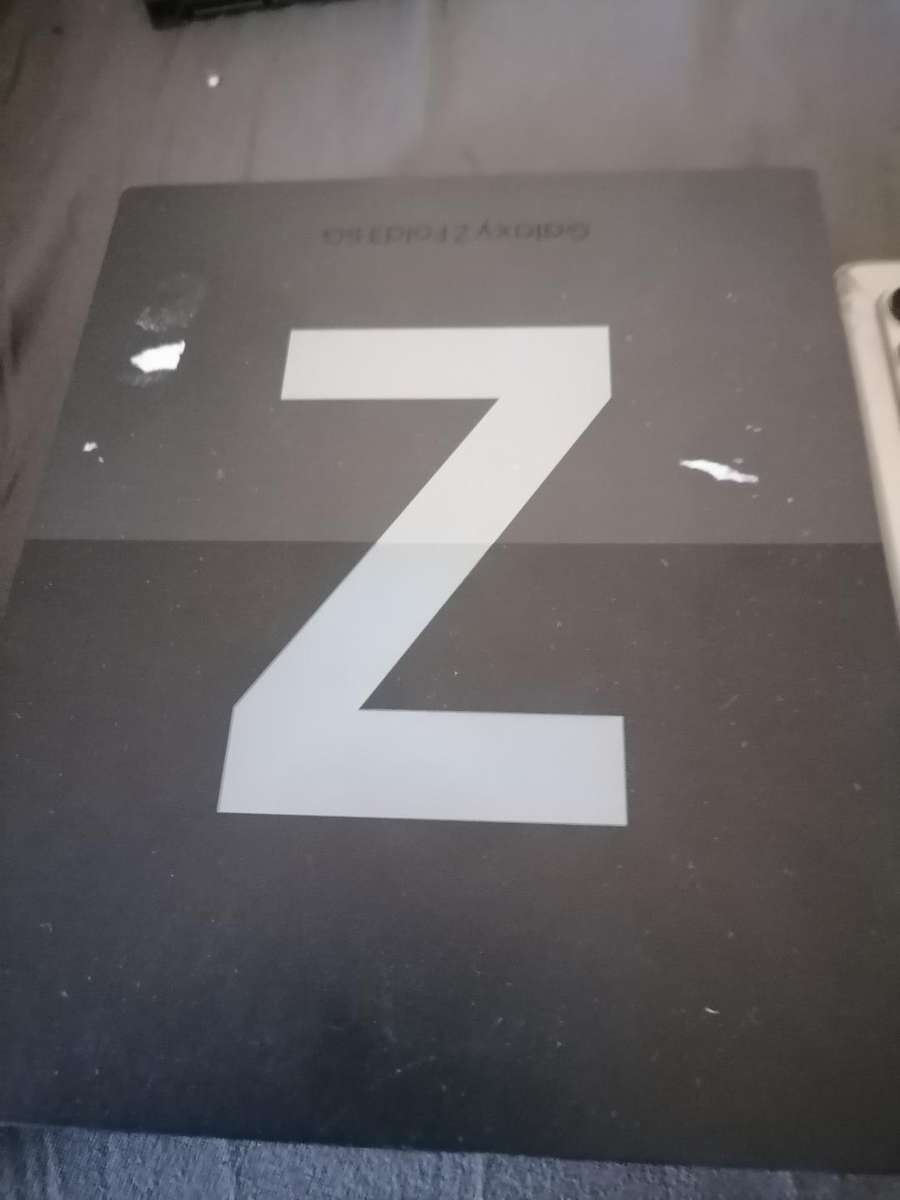 *SAMSUNG GALAXY Z FOLD 3 IN BOX* SOLD AS IS*READ AD*OVER R20 000 RETAIL PRICE*