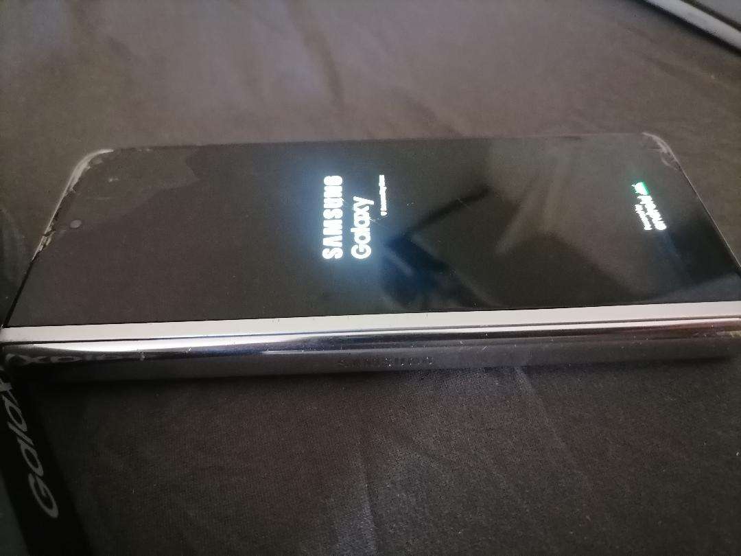 *SAMSUNG GALAXY Z FOLD 3 IN BOX* SOLD AS IS*READ AD*OVER R20 000 RETAIL PRICE*