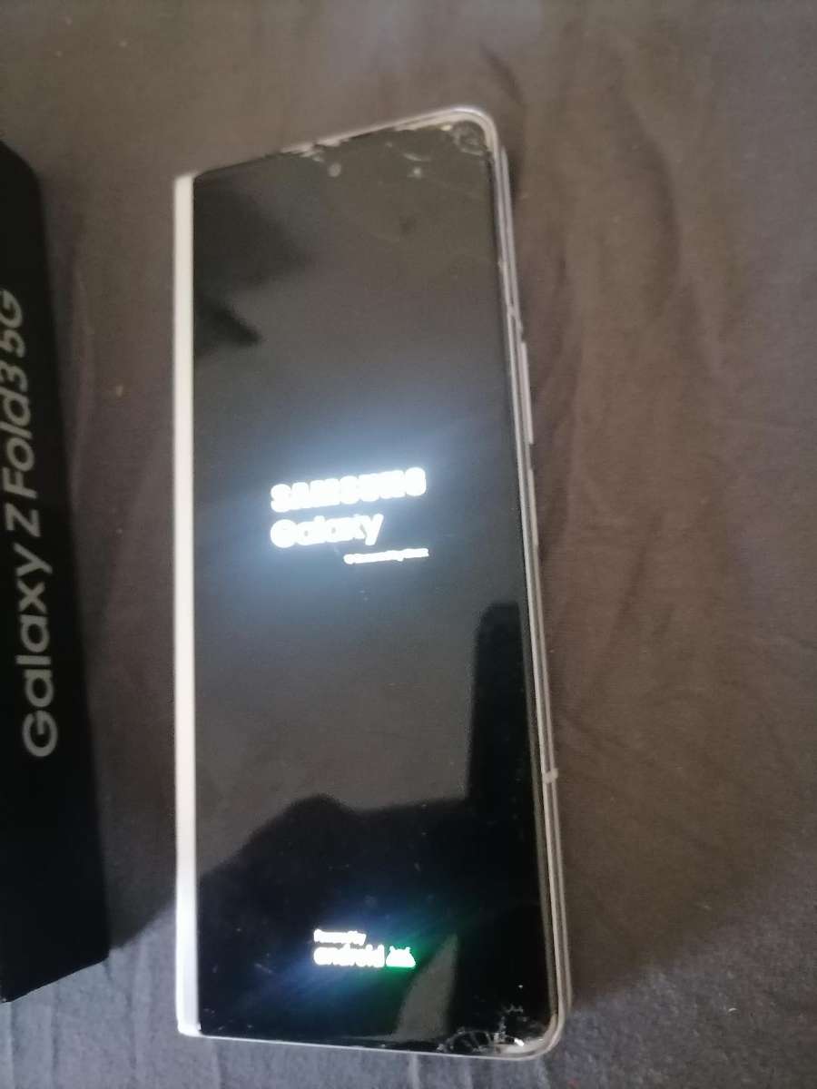 *SAMSUNG GALAXY Z FOLD 3 IN BOX* SOLD AS IS*READ AD*OVER R20 000 RETAIL PRICE*