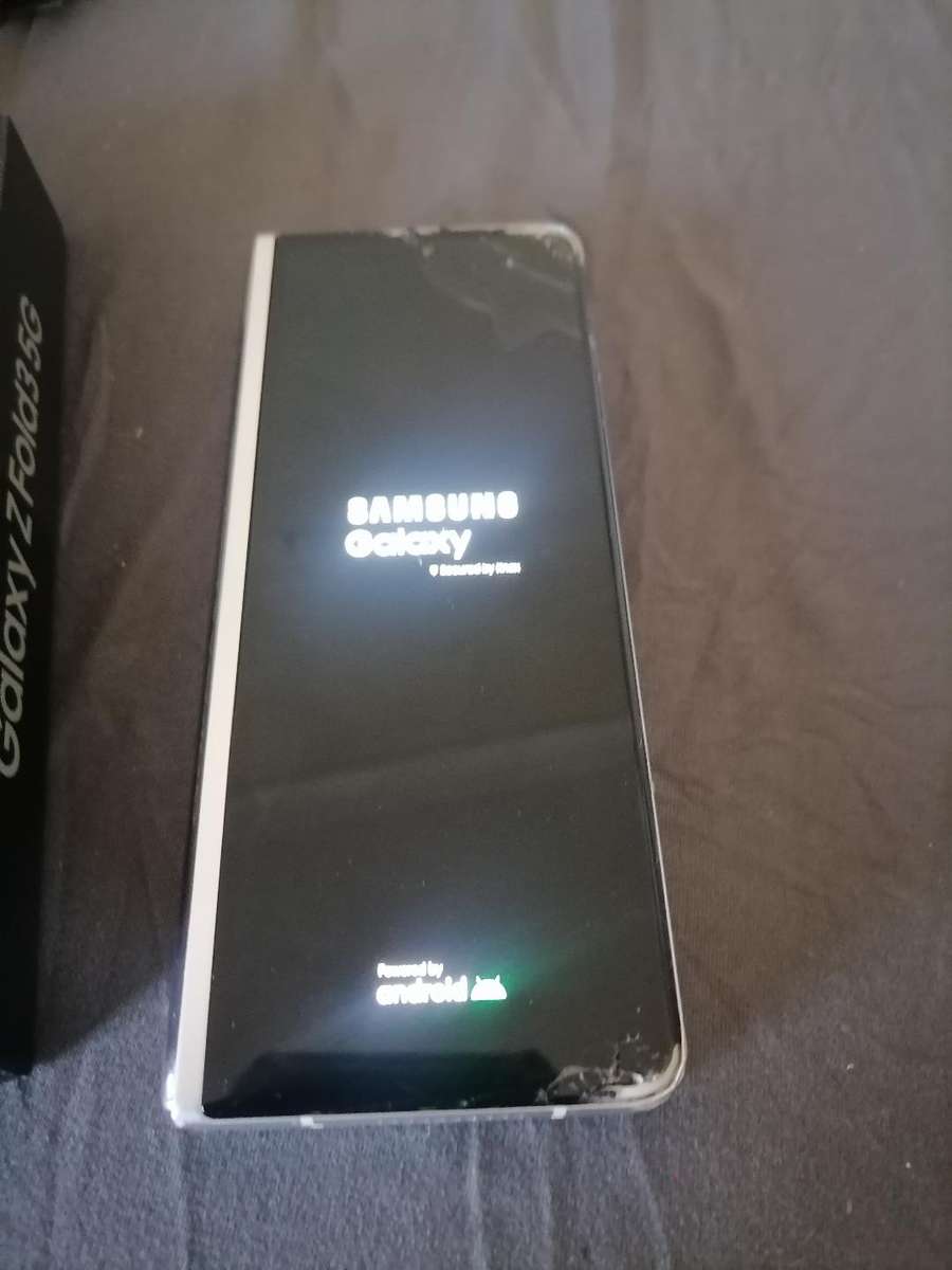 *SAMSUNG GALAXY Z FOLD 3 IN BOX* SOLD AS IS*READ AD*OVER R20 000 RETAIL PRICE*