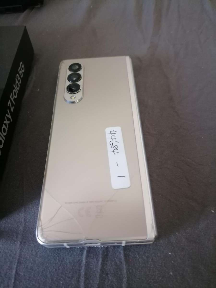 *SAMSUNG GALAXY Z FOLD 3 IN BOX* SOLD AS IS*READ AD*OVER R20 000 RETAIL PRICE*