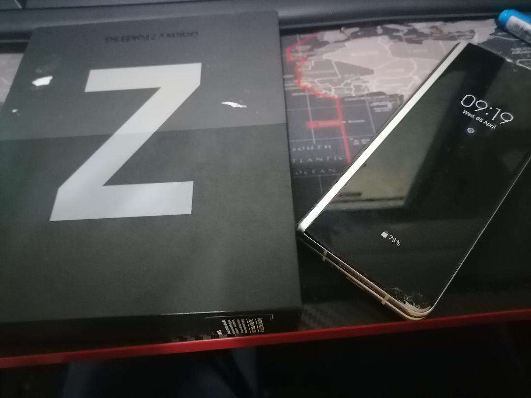 *SAMSUNG GALAXY Z FOLD 3 IN BOX* SOLD AS IS*READ AD*OVER R20 000 RETAIL PRICE*