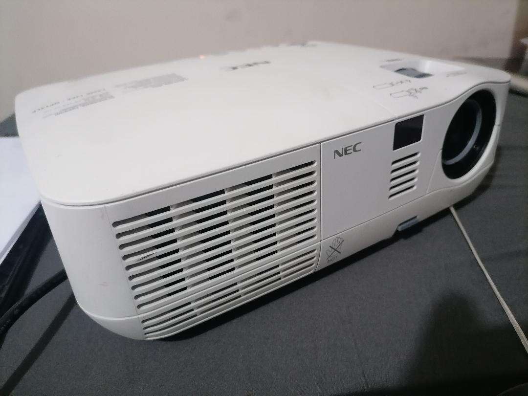 TOP QUALITY DELL V260 3D READY DLP PROJECTOR WITH POWER CORD