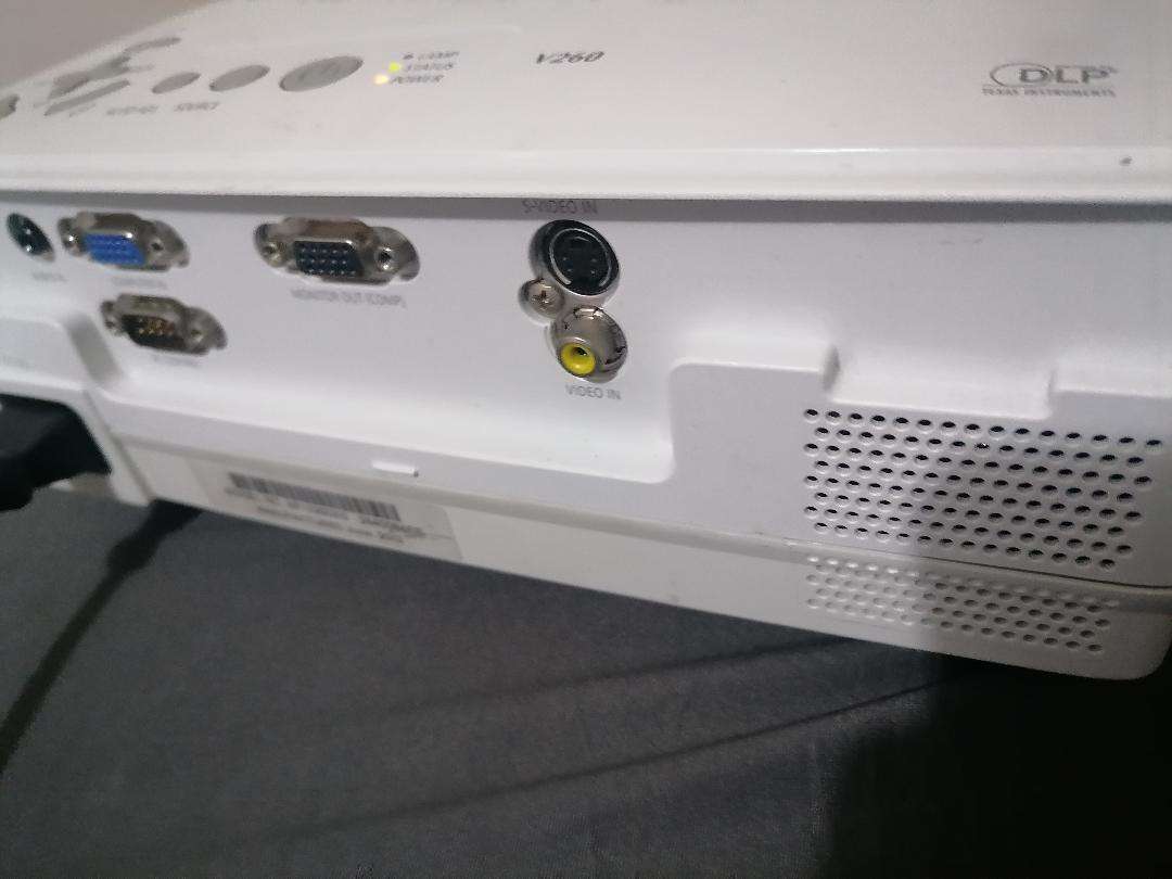 TOP QUALITY DELL V260 3D READY DLP PROJECTOR WITH POWER CORD