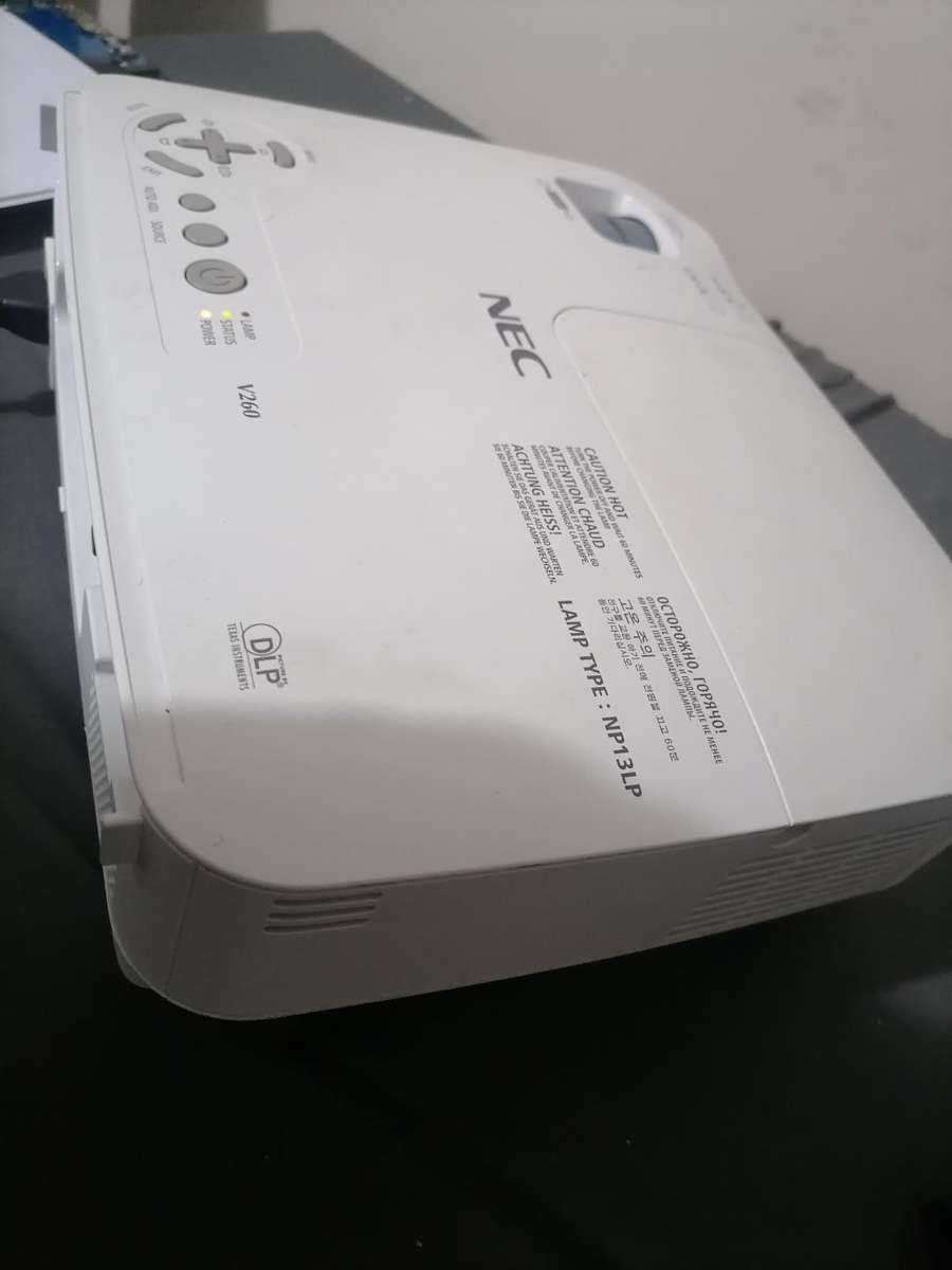 TOP QUALITY DELL V260 3D READY DLP PROJECTOR WITH POWER CORD