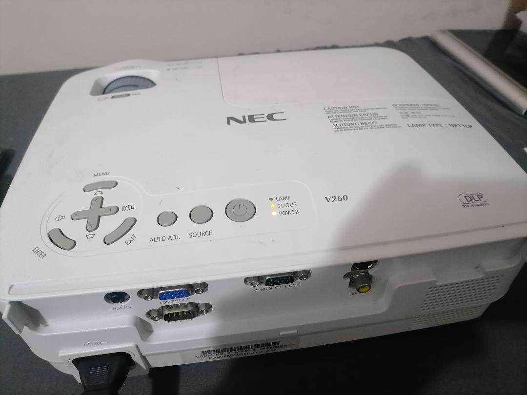TOP QUALITY DELL V260 3D READY DLP PROJECTOR WITH POWER CORD
