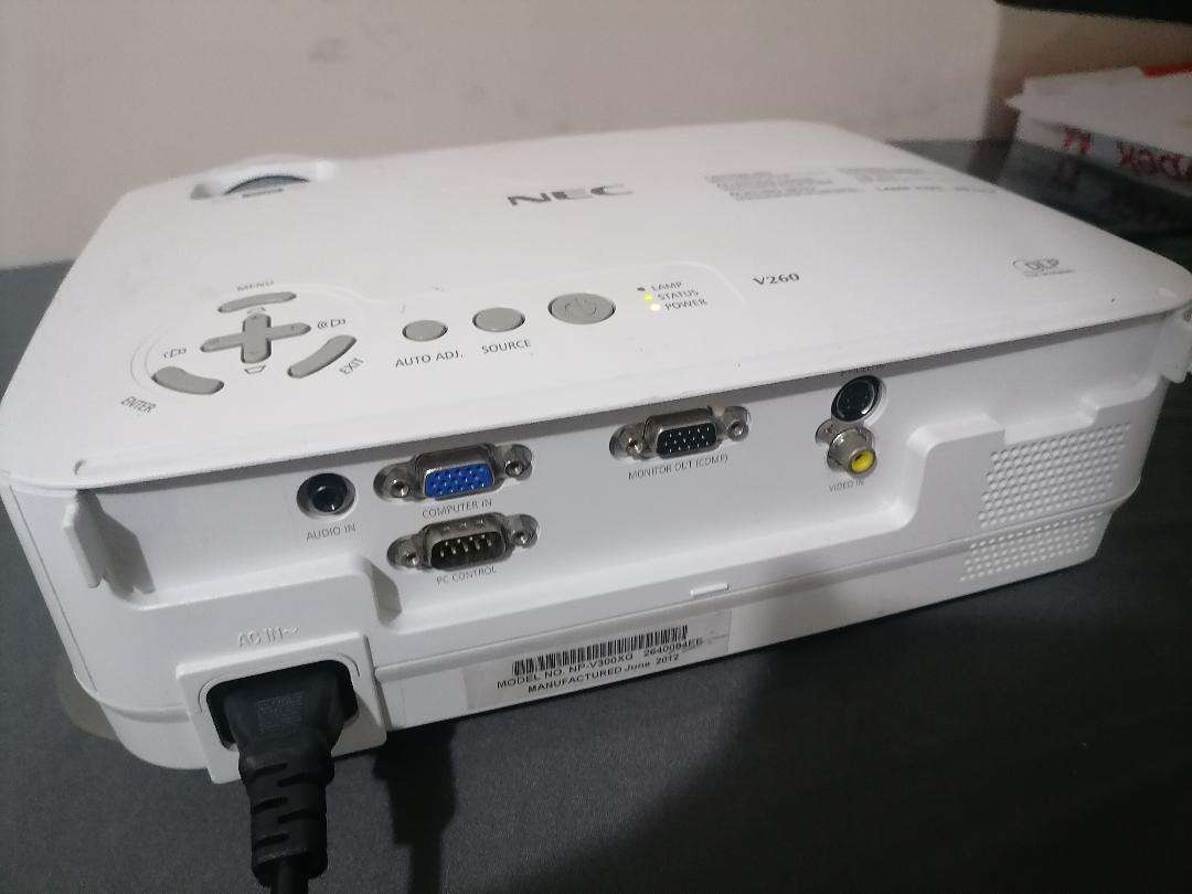 TOP QUALITY DELL V260 3D READY DLP PROJECTOR WITH POWER CORD