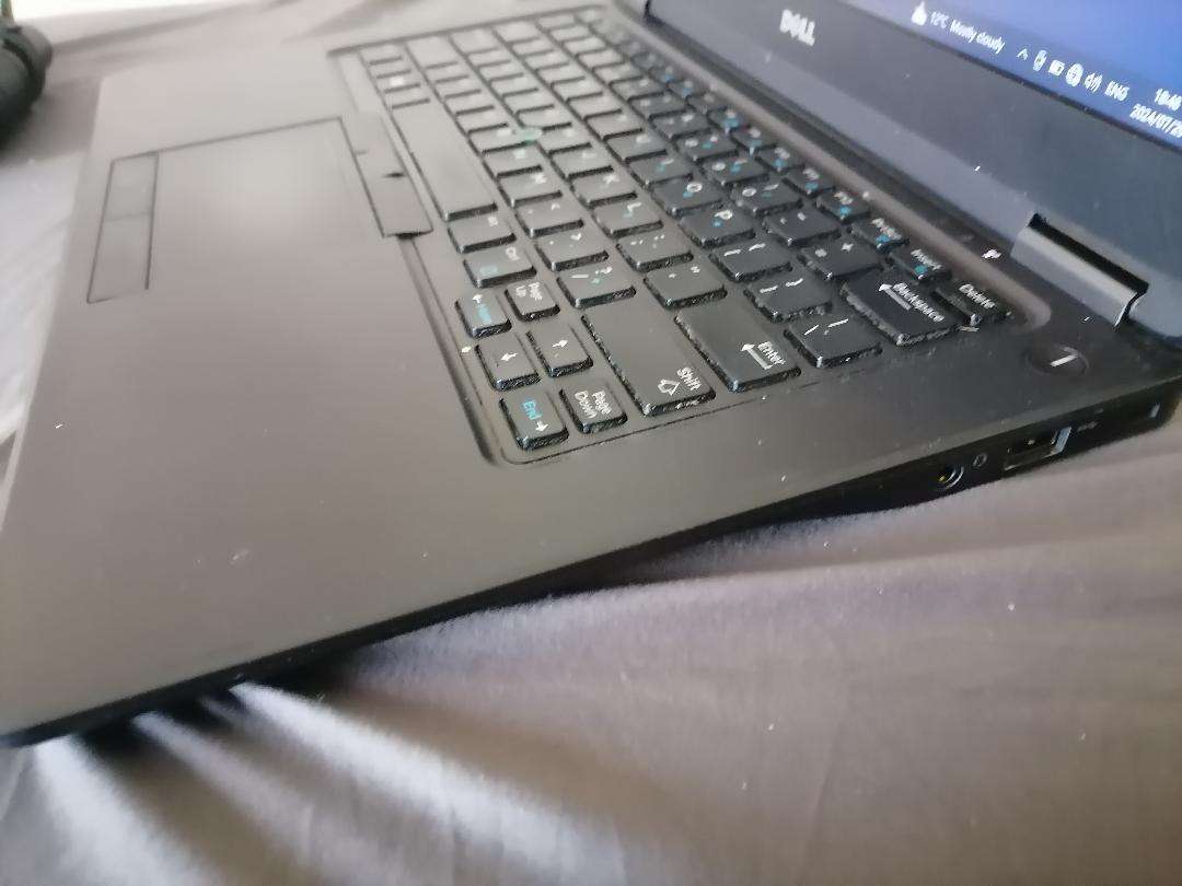 REFURBISHED i5 DELL LATITUDE E7450 5TH GEN ,8GB RAM,500GB HDD,SIM SLOT,BATTERY 100%ORIGINAL,CHARGER