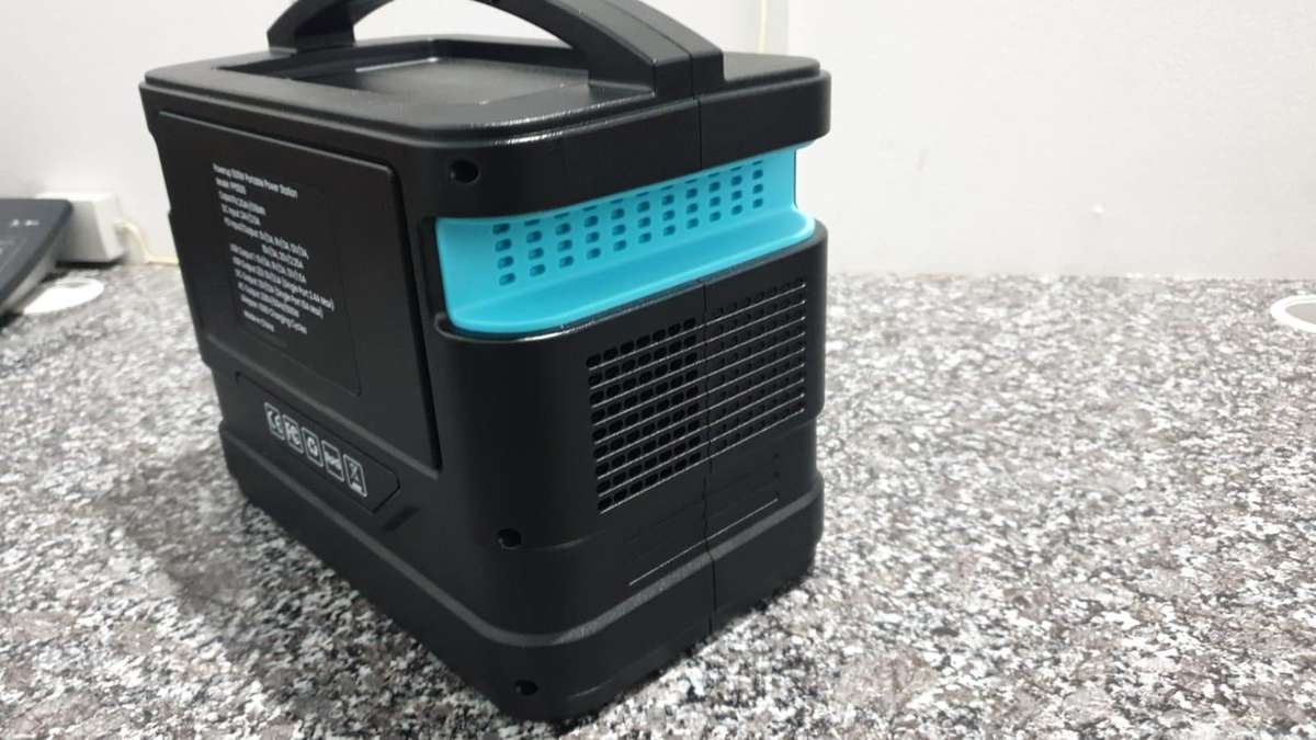 *WEEKEND SPECIAL**POWERUP 500W 518Wh LITHIUM-ION PORTABLE POWER STATION IN BOX WITH ACCESSORIES*