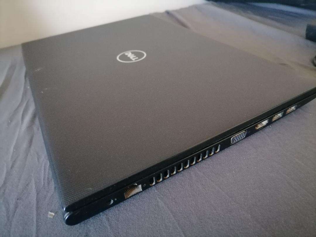 REFURBISHED i5 7TH GEN DELL VOSTRO 15 3000 SERIES, 2.5GHZ,8GB RAM,500GB HDD,W10/OFFICE,CHARGER*