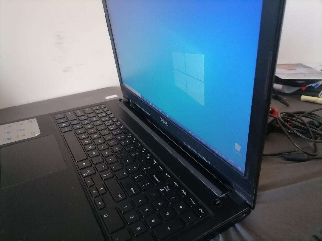 REFURBISHED i5 7TH GEN DELL VOSTRO 15 3000 SERIES, 2.5GHZ,8GB RAM,500GB HDD,W10/OFFICE,CHARGER*