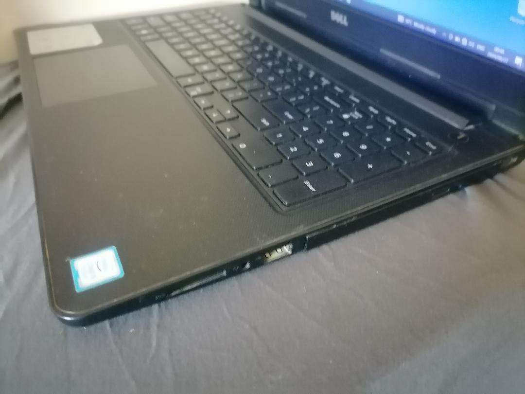 REFURBISHED i5 7TH GEN DELL VOSTRO 15 3000 SERIES, 2.5GHZ,8GB RAM,500GB HDD,W10/OFFICE,CHARGER*