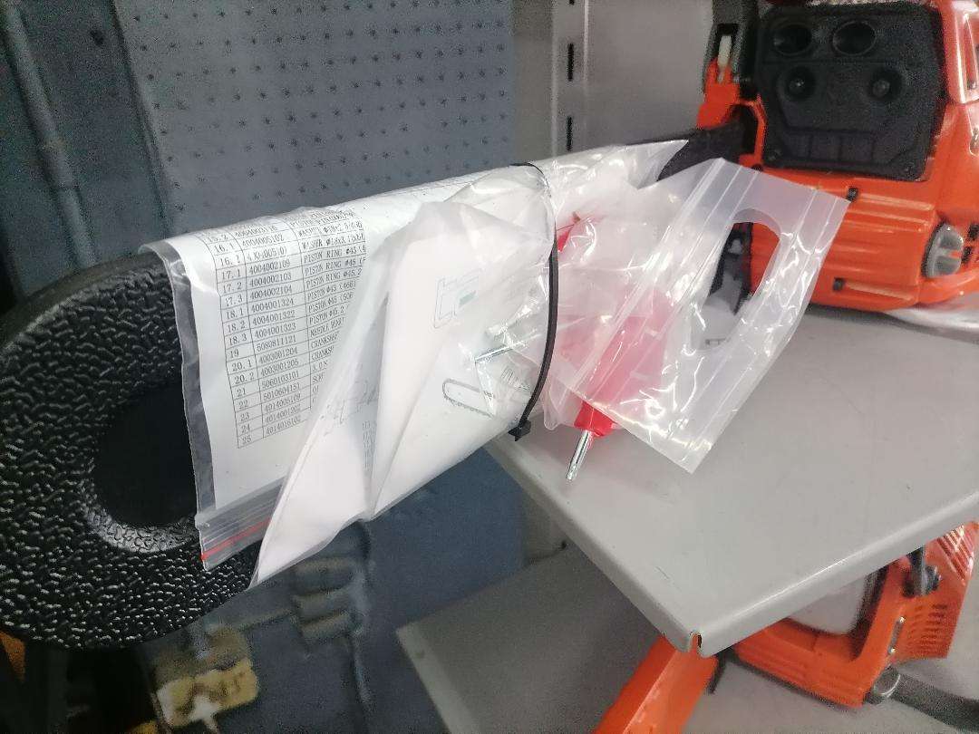 *PRE BLACK FRIDAY SPECIAL*TANDEM 55CC CHAINSAW WITH CHAIN/BAR IN BOX,TOOLS