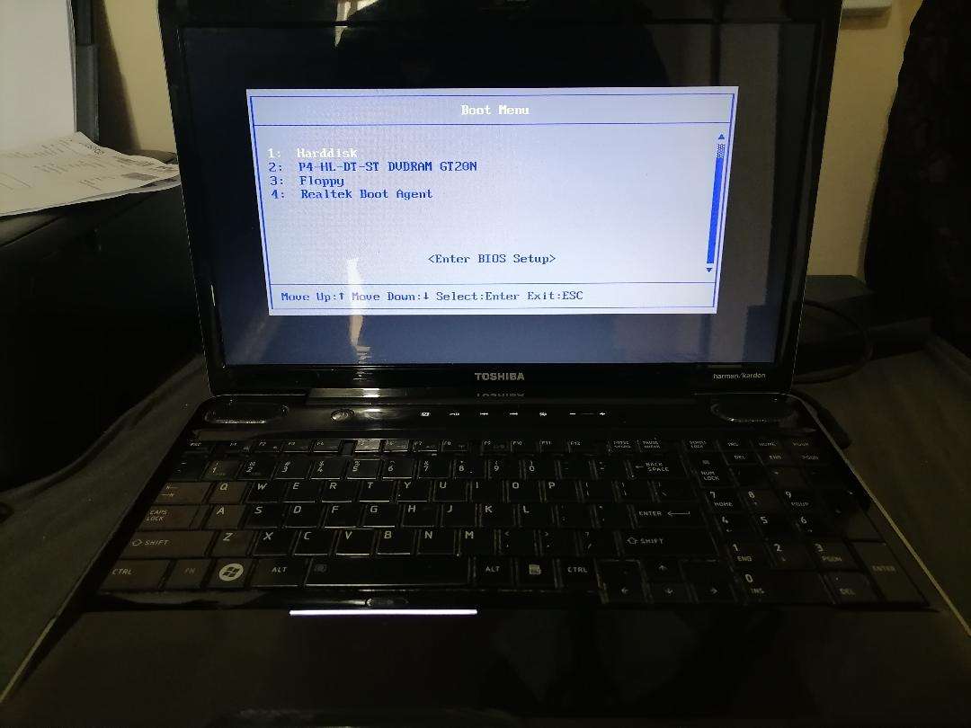 *TOSHIBA SATELITE A500 LAPTOP WITH HARMON KARDON SOUND.HDD NOT DETECTED*