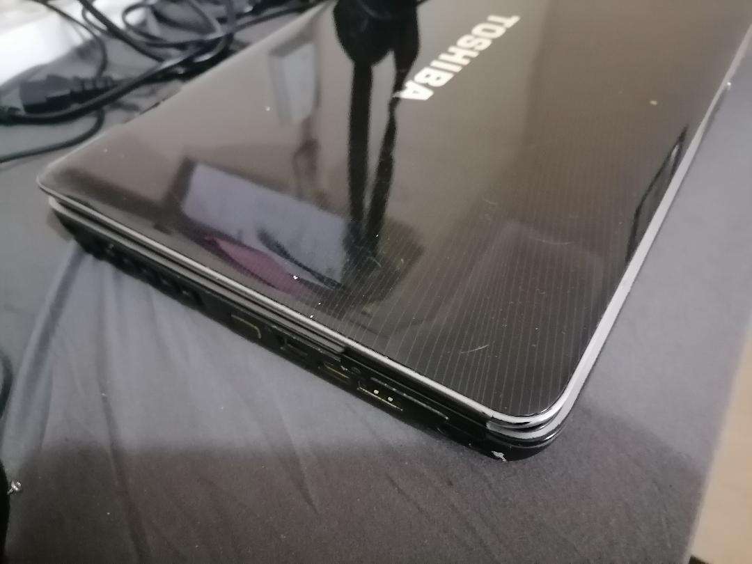 *TOSHIBA SATELITE A500 LAPTOP WITH HARMON KARDON SOUND.HDD NOT DETECTED*