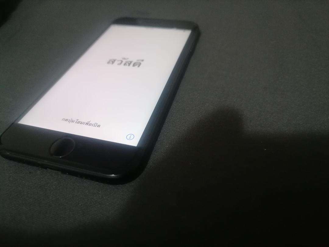 APPLE IPHONE 7 A1778 CELLPHONE. POWERS ON, SEAMS TO BE STUCK ON HELLO SCREEN**