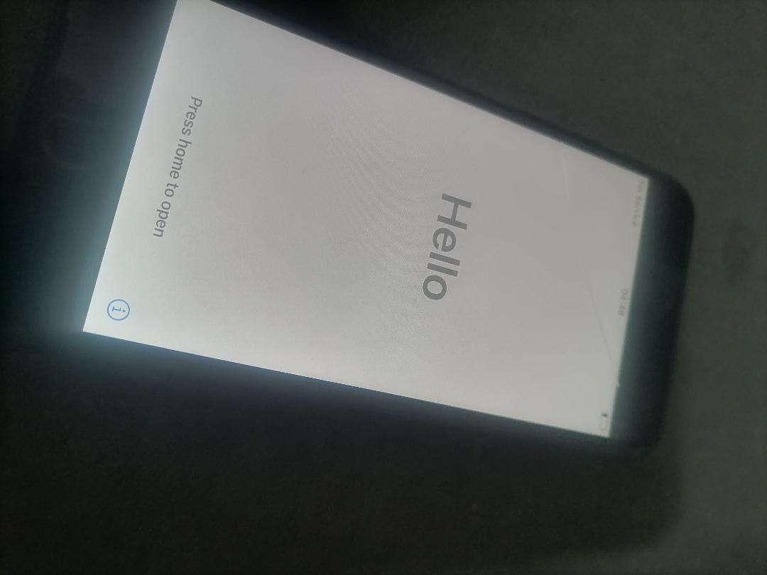 APPLE IPHONE 7 A1778 CELLPHONE. POWERS ON, SEAMS TO BE STUCK ON HELLO SCREEN**