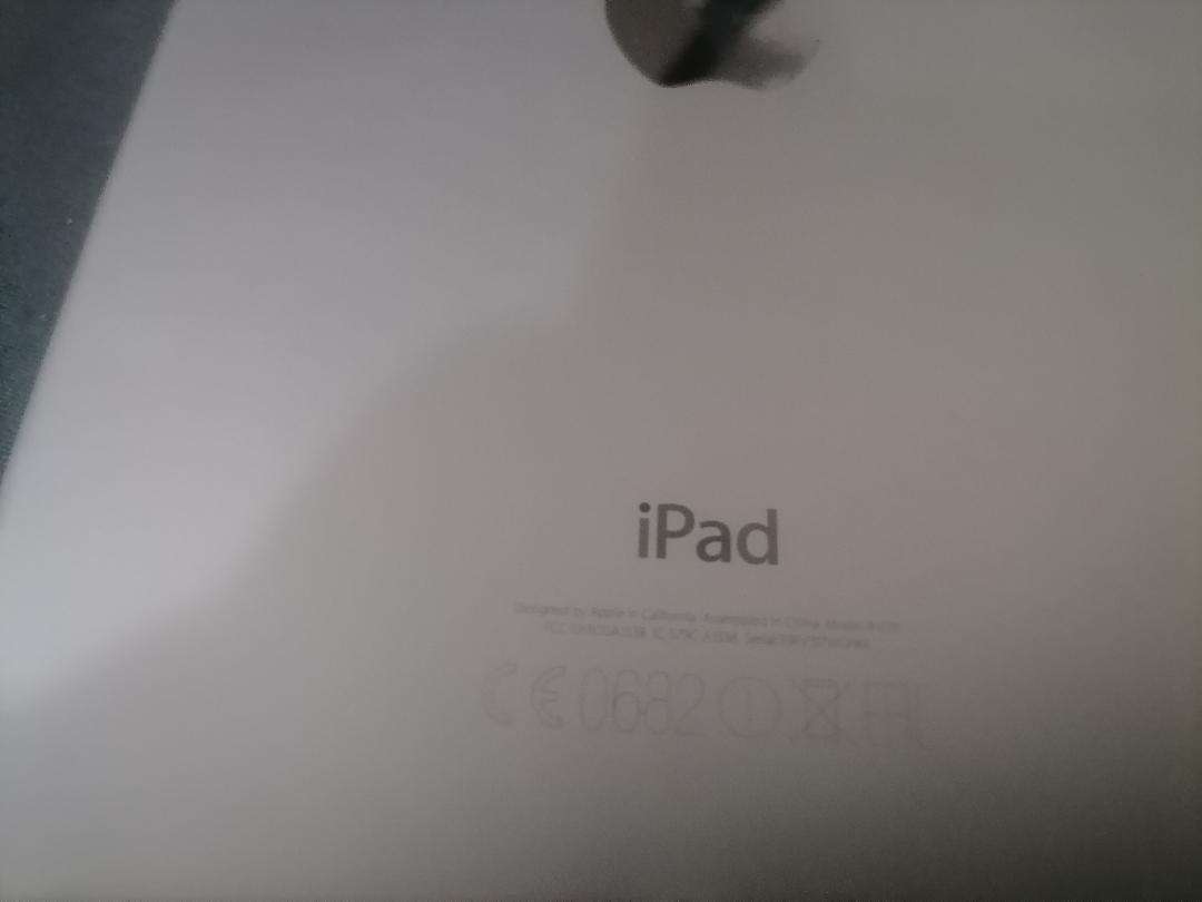 APPLE IPAD MINI 4 IN BOX*SHOWS CHARGER CONNECTED BUT NOT CHARGING, SOLD AS IS*