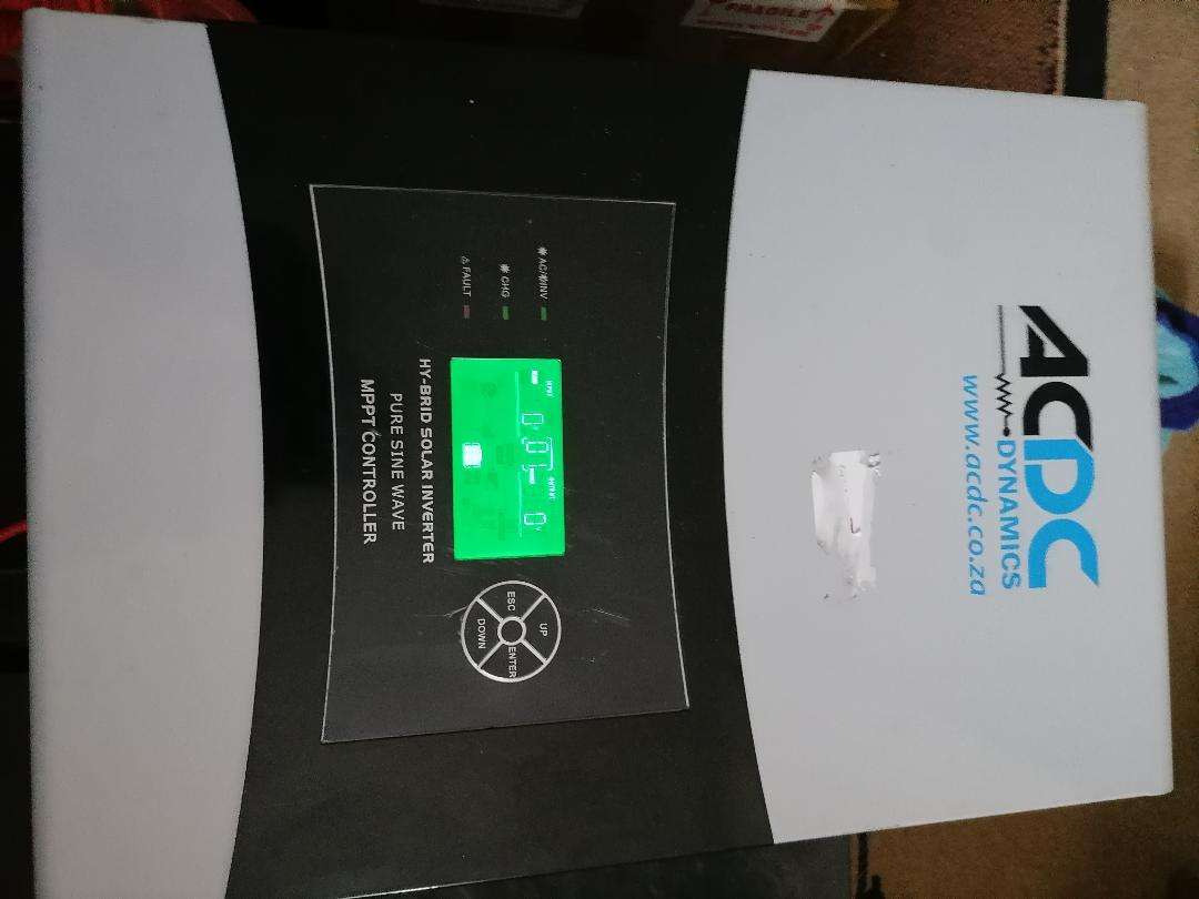 ACDC DYNAMICS HYBRID SOLAR 3KVA INVERTER*POWERS ON(FAN ERROR)ONE FAN BROKEN)