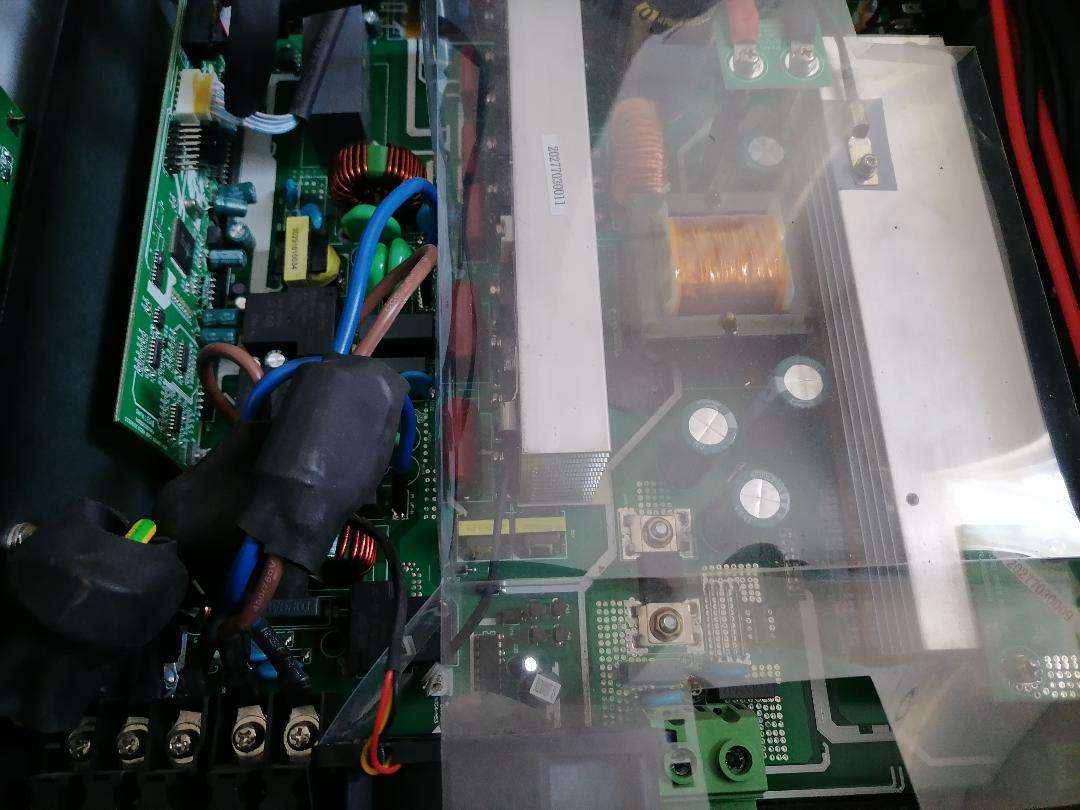 ACDC DYNAMICS HYBRID SOLAR 3KVA INVERTER*POWERS ON(FAN ERROR)ONE FAN BROKEN)