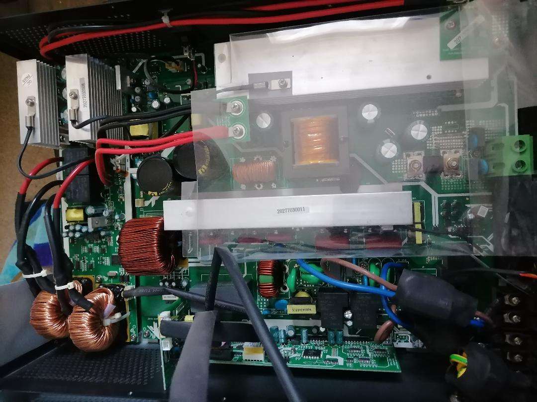 ACDC DYNAMICS HYBRID SOLAR 3KVA INVERTER*POWERS ON(FAN ERROR)ONE FAN BROKEN)