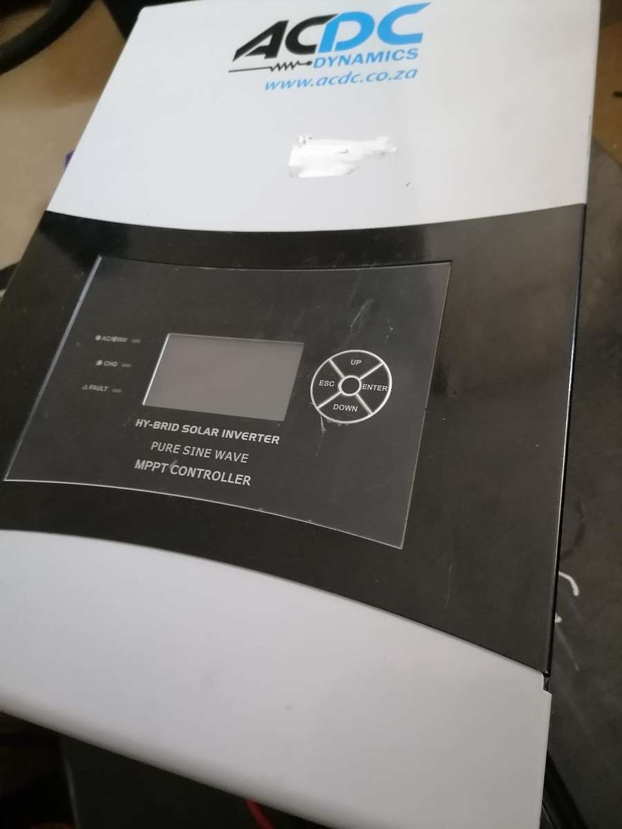 ACDC DYNAMICS HYBRID SOLAR 3KVA INVERTER*POWERS ON(FAN ERROR)ONE FAN BROKEN)
