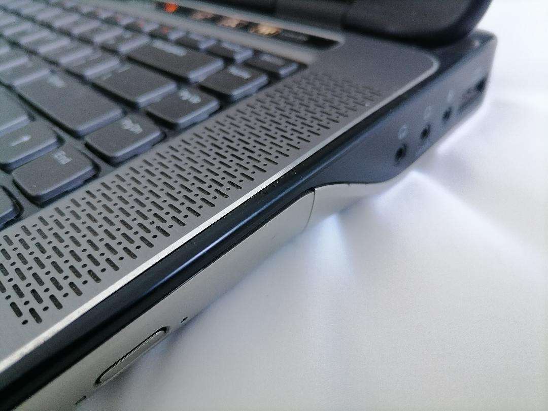 i5 DELL XPS LAPTOP WITH JBL SOUND BUILT IN*4GB RAM, 500GB HDD, W10/OFFICE*must be plugged in*