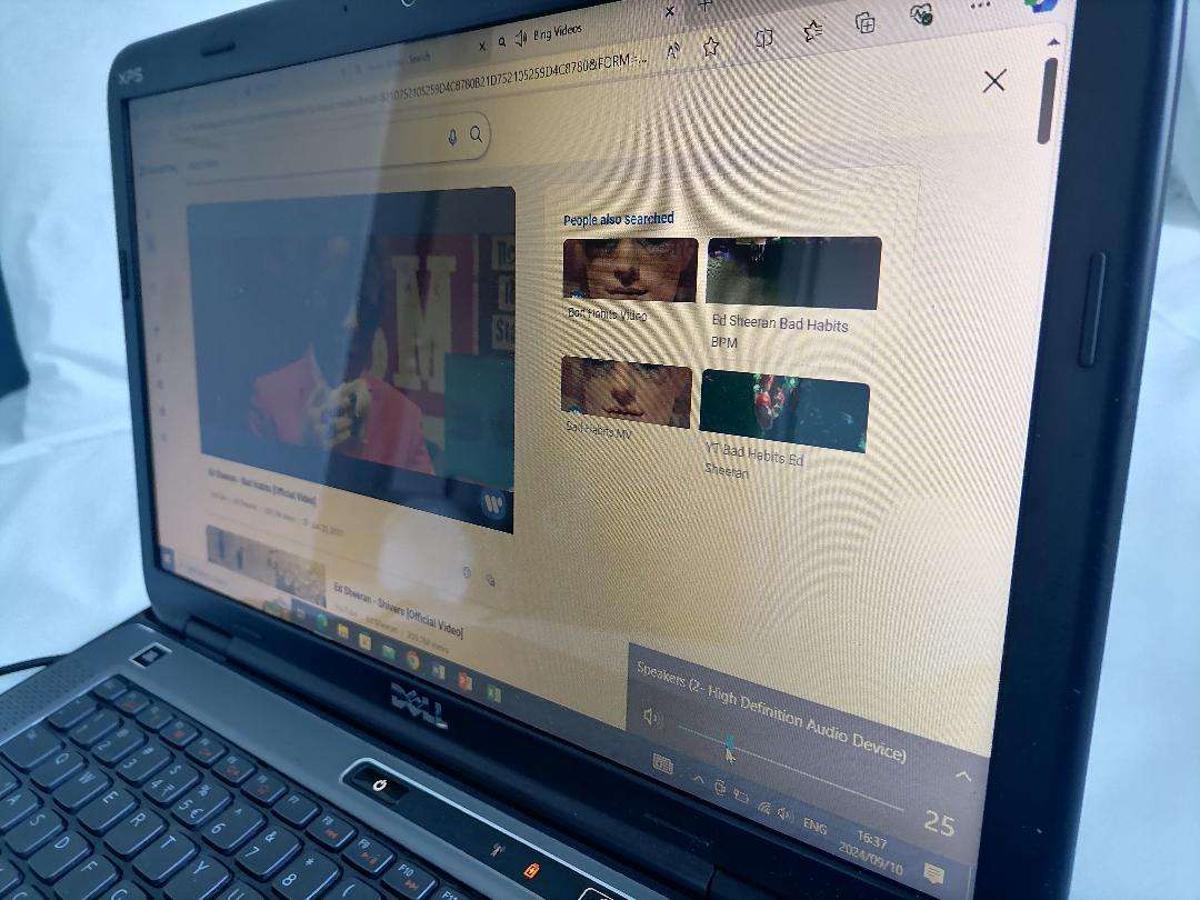 i5 DELL XPS LAPTOP WITH JBL SOUND BUILT IN*4GB RAM, 500GB HDD, W10/OFFICE*must be plugged in*