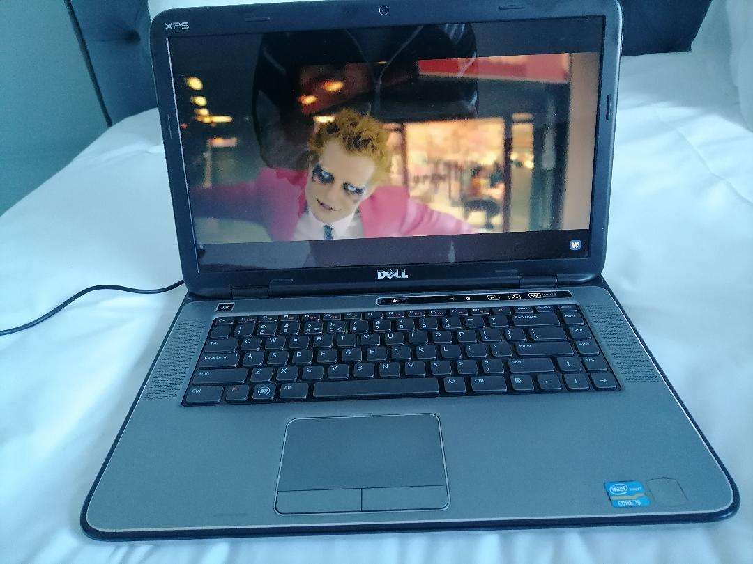 i5 DELL XPS LAPTOP WITH JBL SOUND BUILT IN*4GB RAM, 500GB HDD, W10/OFFICE*must be plugged in*