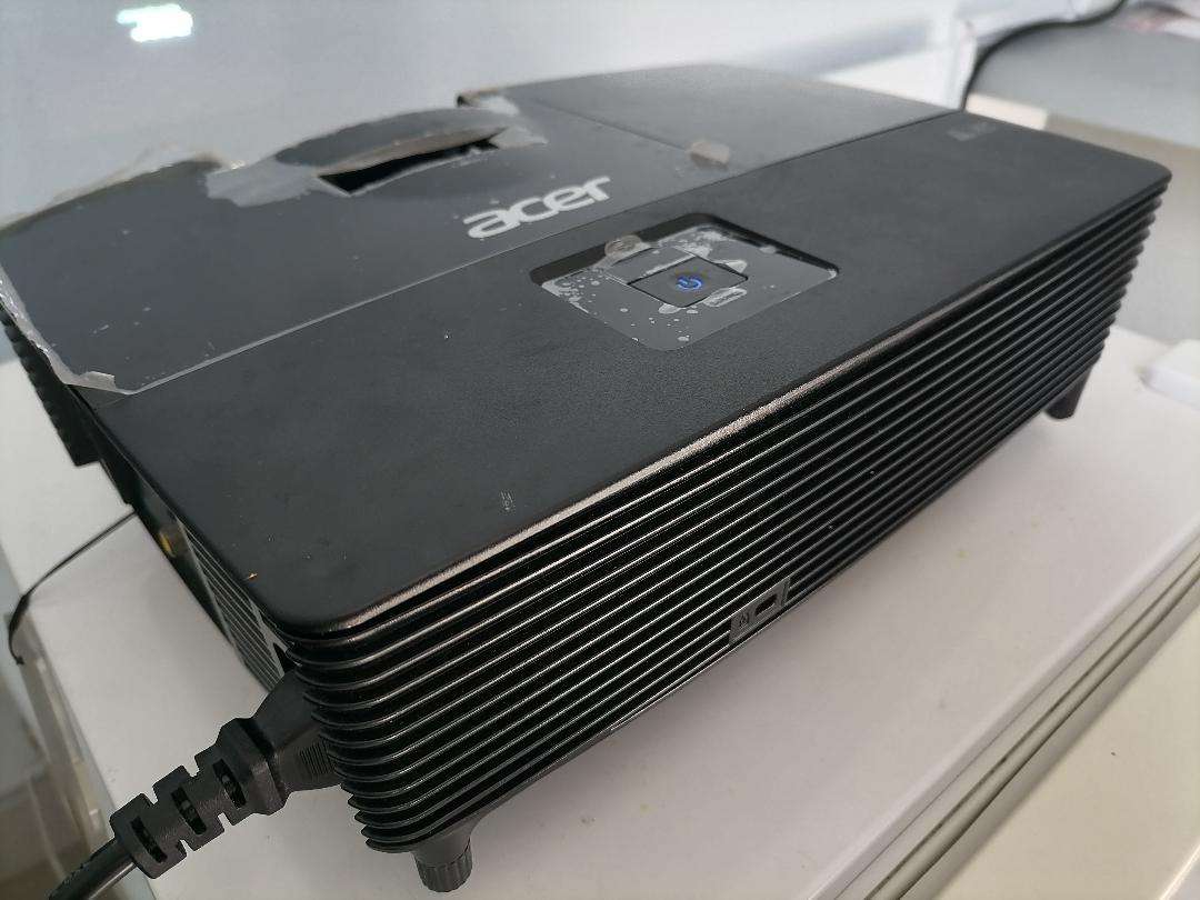 **ACER X113 3D READY PROJECTOR*TOP QUALITY**