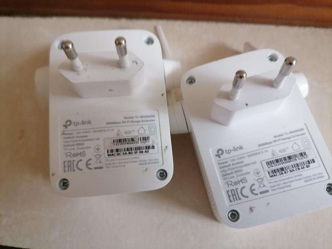LOT OF 2 X TP LINK TL-WA855RE 300MPS WIFI RANGE EXTENDERS*ONE BID FOR BOTH**