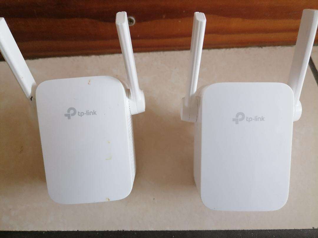 LOT OF 2 X TP LINK TL-WA855RE 300MPS WIFI RANGE EXTENDERS*ONE BID FOR BOTH**