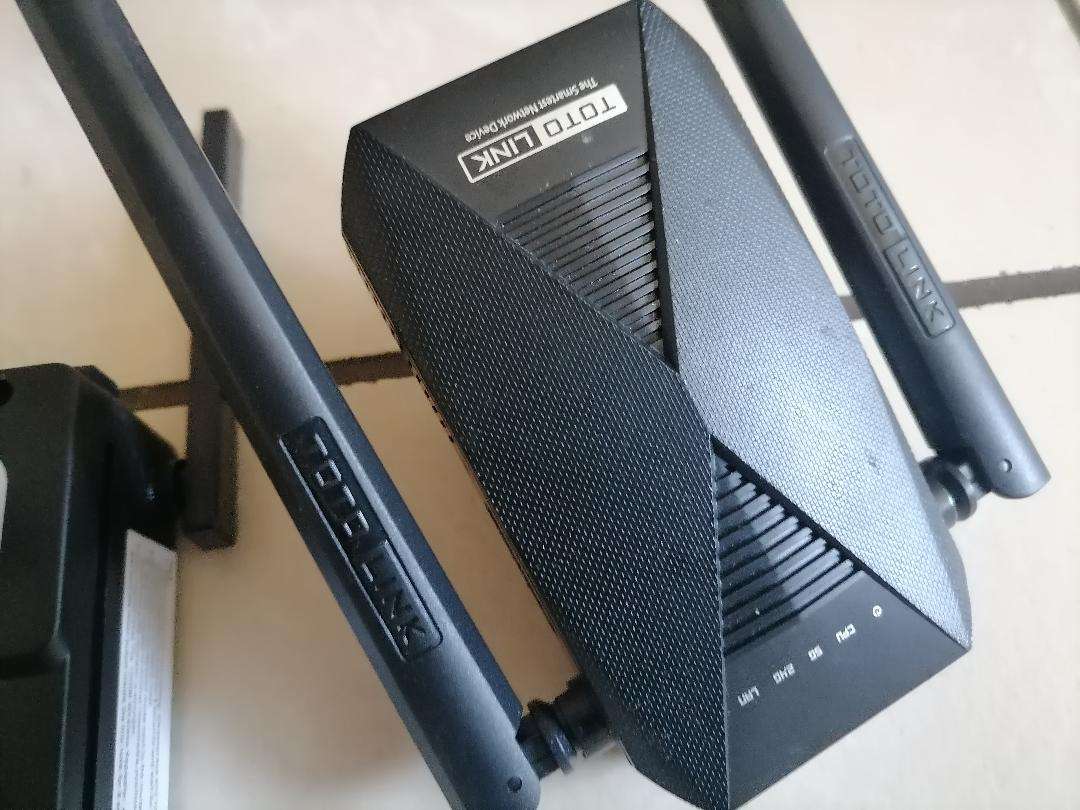 LOT OF 2 HI SPEED WIFI RANGE EXTENDERS*ONE BID FOR BOTH*WORKING**