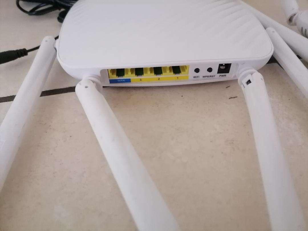 *WEEKEND SPECIAL*LOT OF 2 X Tenda F9 Wi-Fi 4 Wireless Router - Single-band 2.4GHz Gigabit Ethernet*