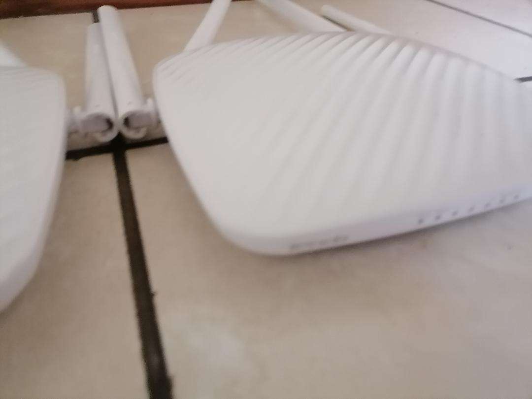 *WEEKEND SPECIAL*LOT OF 2 X Tenda F9 Wi-Fi 4 Wireless Router - Single-band 2.4GHz Gigabit Ethernet*