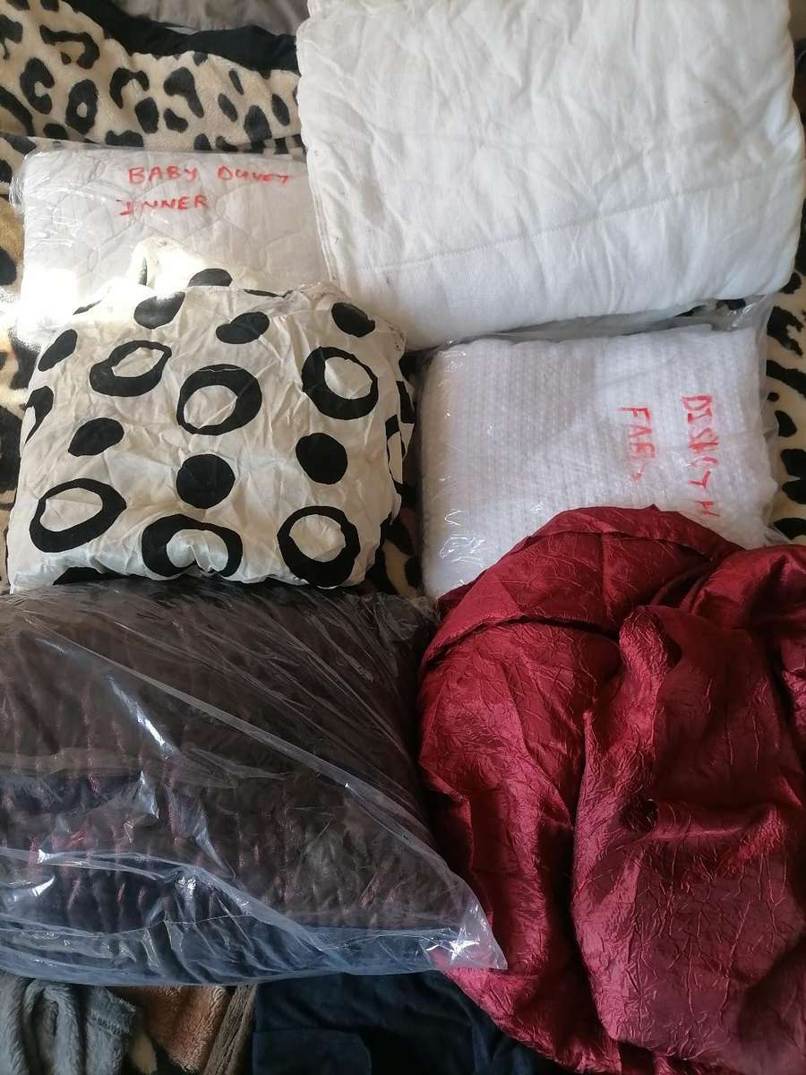 *LOT OF LINNEN MATERIAL*ONE BID FOR THE LOT AS PER PICS**