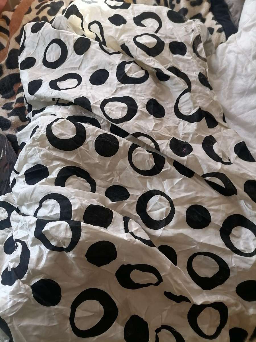 *LOT OF LINNEN MATERIAL*ONE BID FOR THE LOT AS PER PICS**