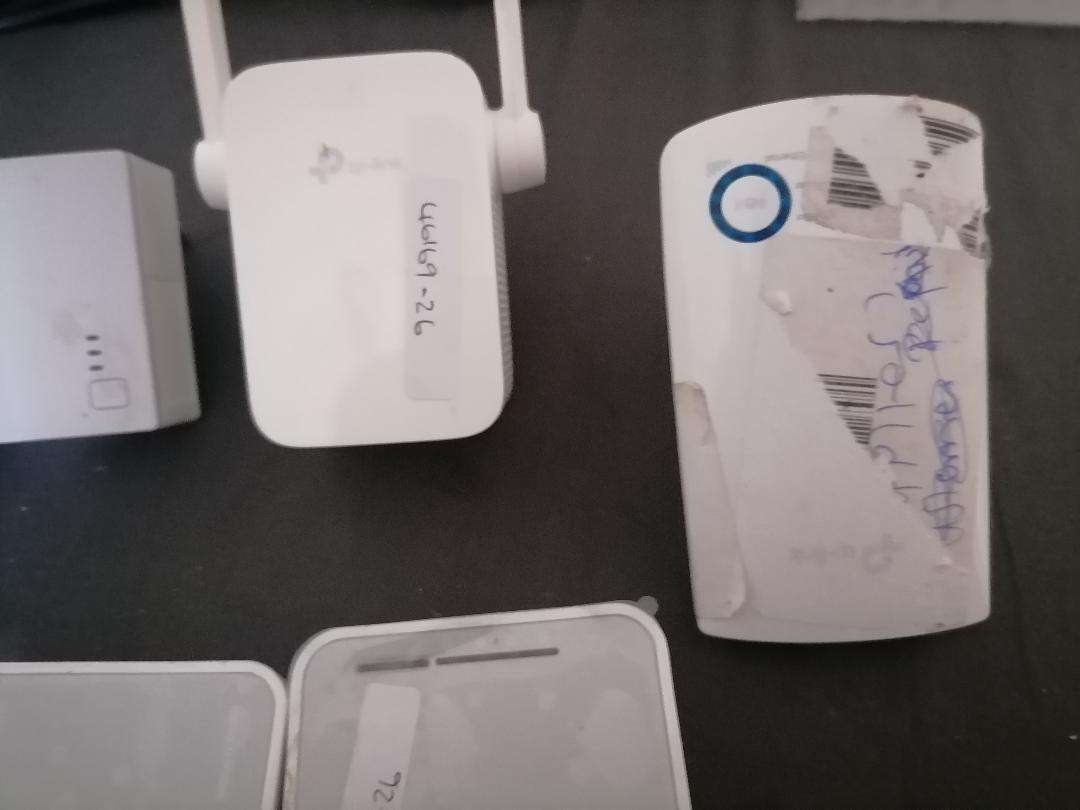 LOT OF RANGE EXTENDERS*WIDI MODEMS ETC*ONE BID FOR LOT**