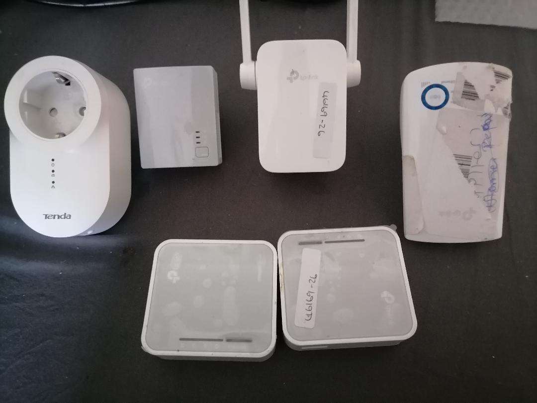 LOT OF RANGE EXTENDERS*WIDI MODEMS ETC*ONE BID FOR LOT**