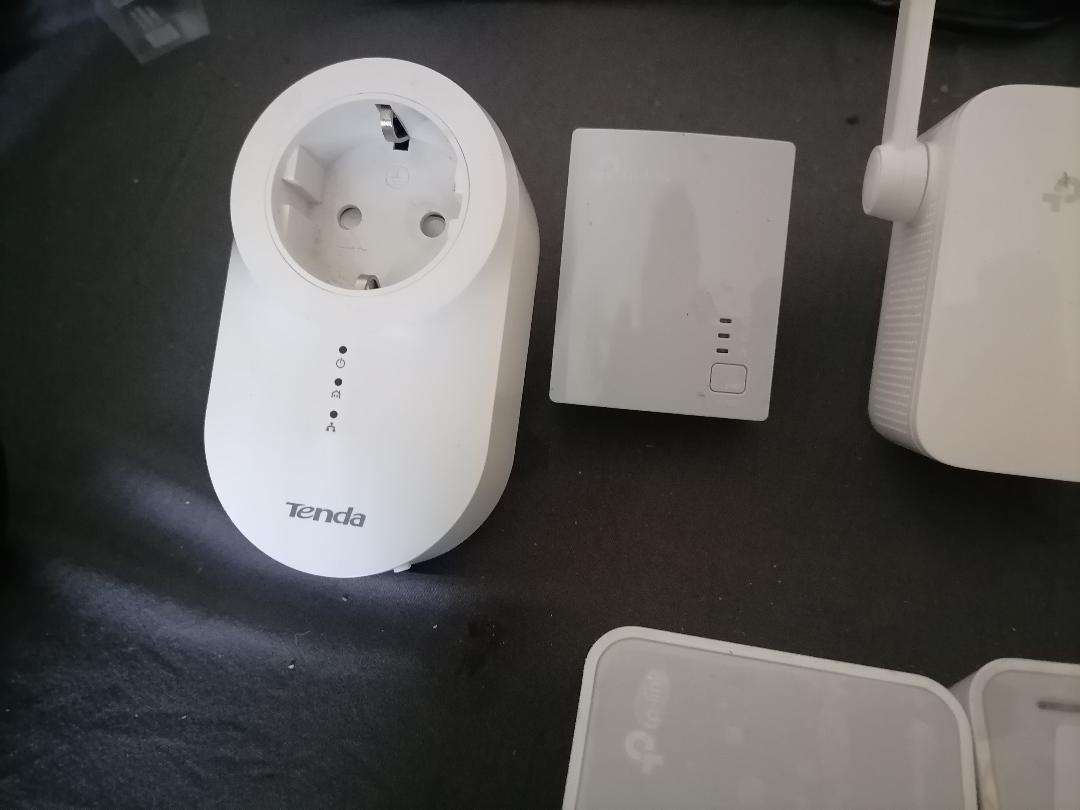 LOT OF RANGE EXTENDERS*WIDI MODEMS ETC*ONE BID FOR LOT**