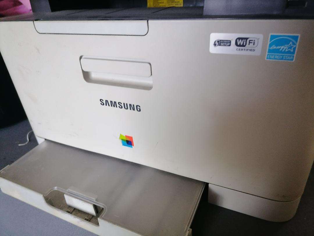 * SAMSUNG CLX 3305 LAZER COLOUR PRINTER/SCANNER/COPIER*NOT PICKING UP TONERS*