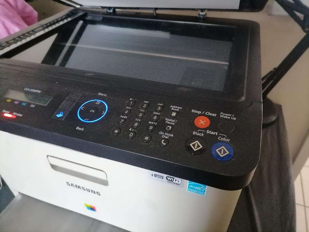 * SAMSUNG CLX 3305 LAZER COLOUR PRINTER/SCANNER/COPIER*NOT PICKING UP TONERS*