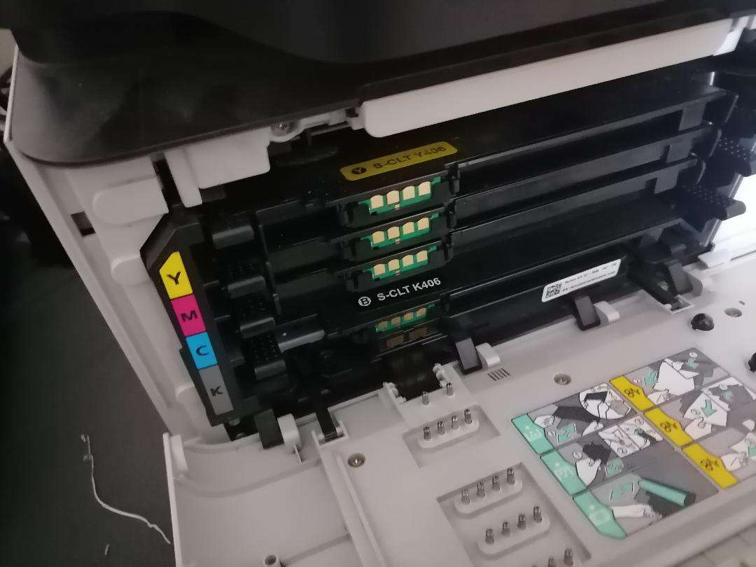 * SAMSUNG CLX 3305 LAZER COLOUR PRINTER/SCANNER/COPIER*NOT PICKING UP TONERS*