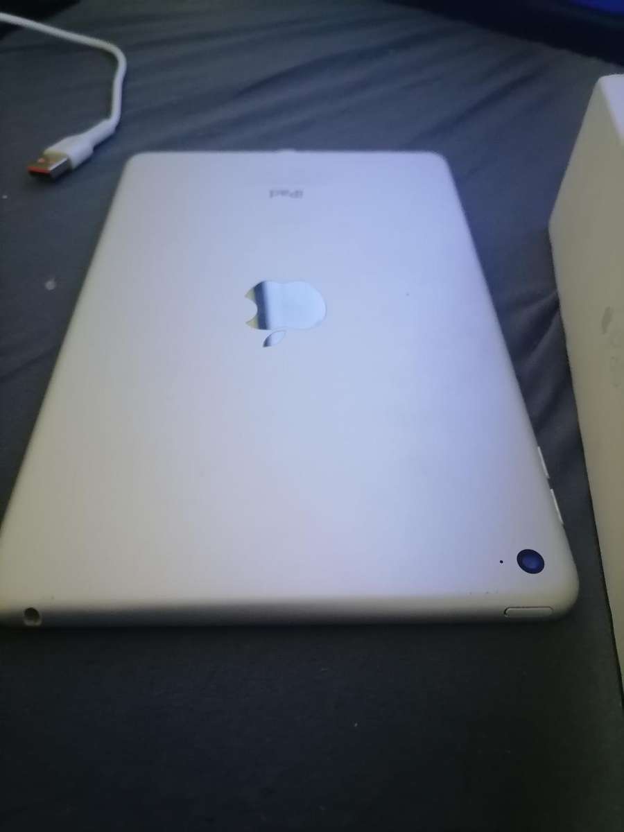 APPLE A1538 IPAD MINI 4 128GB IN BOX WITH CHARGER