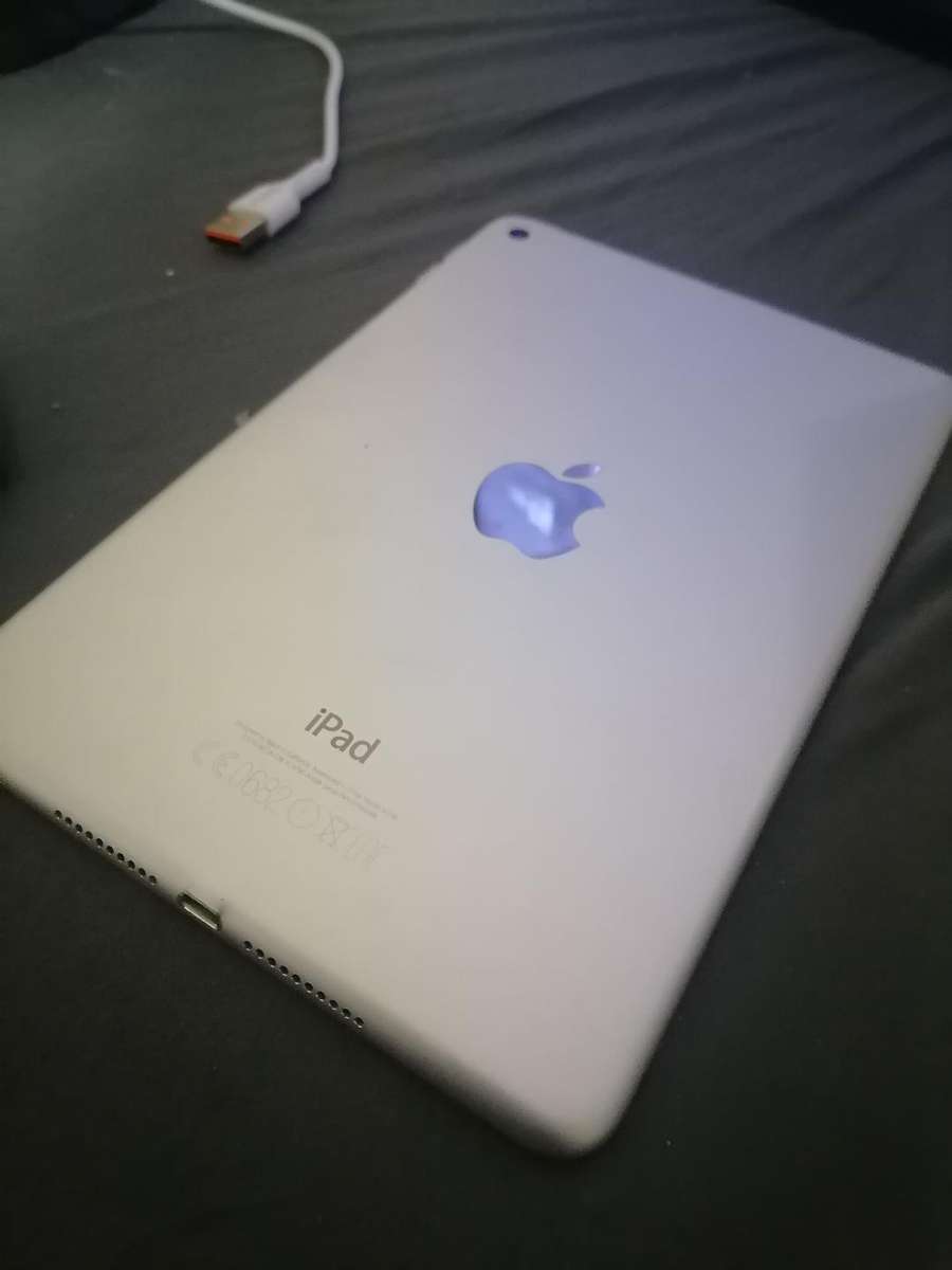 APPLE A1538 IPAD MINI 4 128GB IN BOX WITH CHARGER