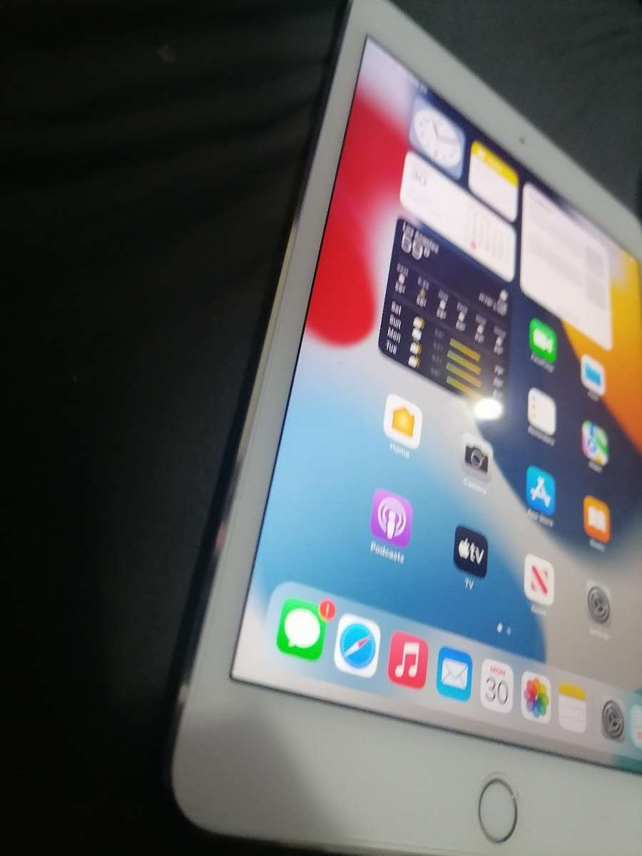 APPLE A1538 IPAD MINI 4 128GB IN BOX WITH CHARGER