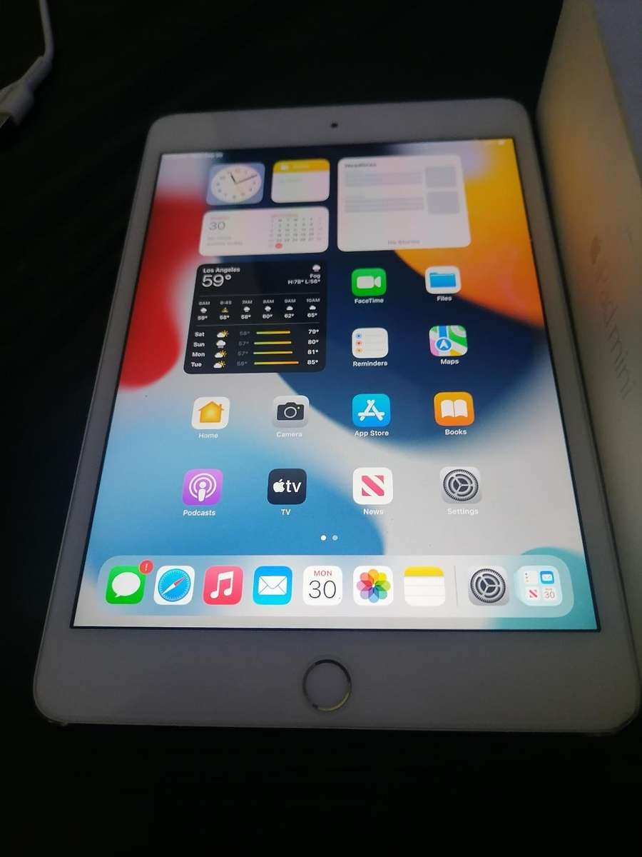 APPLE A1538 IPAD MINI 4 128GB IN BOX WITH CHARGER