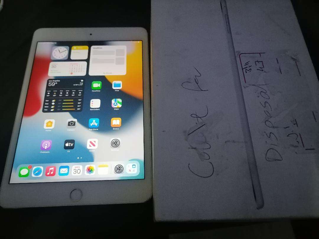 APPLE A1538 IPAD MINI 4 128GB IN BOX WITH CHARGER