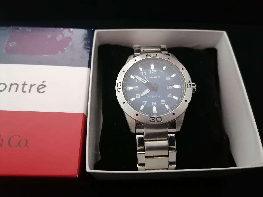 *LA MONTRE WATER RESISTANT WATCH IN BOX WITH SPARE LINKS*