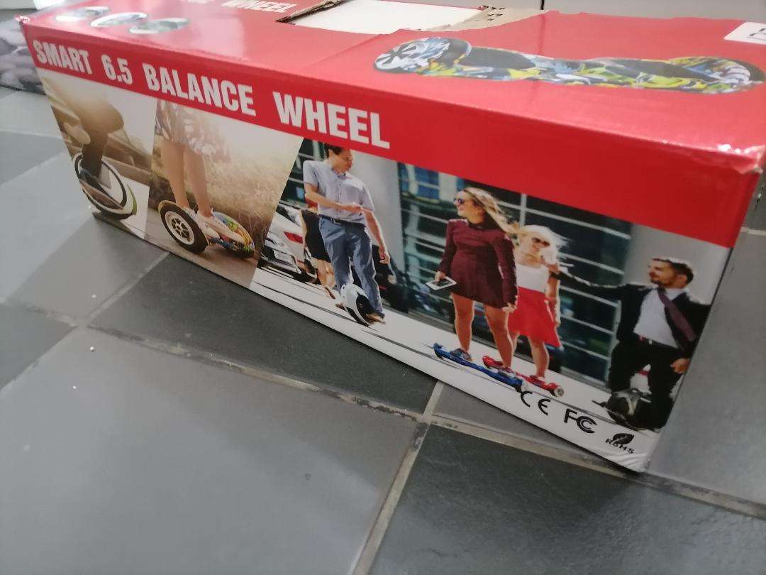 *AWESOME DEAL*SMART 6.5 INCH BALANCE BOARD WITH LED LIGHTS AND BT SPEAKER***